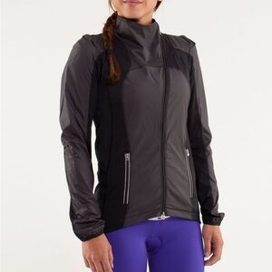 Lululemon Presta Packable Shirket
Black Size 6